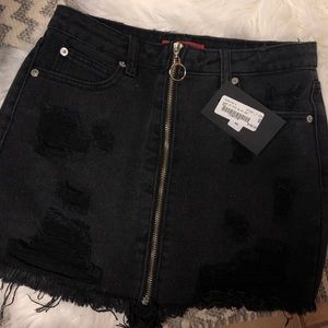 Signature 8 distressed denim skirt
